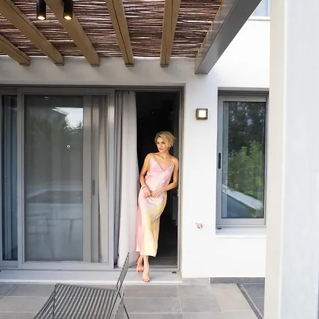 Sea Breeze Mistral 4 Per With Private Pool *