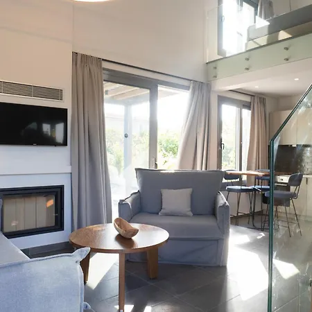 Sea Breeze Mistral 4 Per With Private Pool Kandia