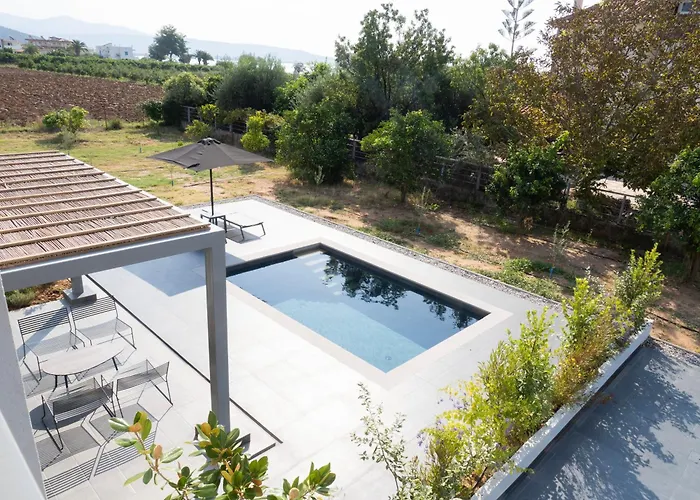 Sea Breeze Mistral 4 Per With Private Pool